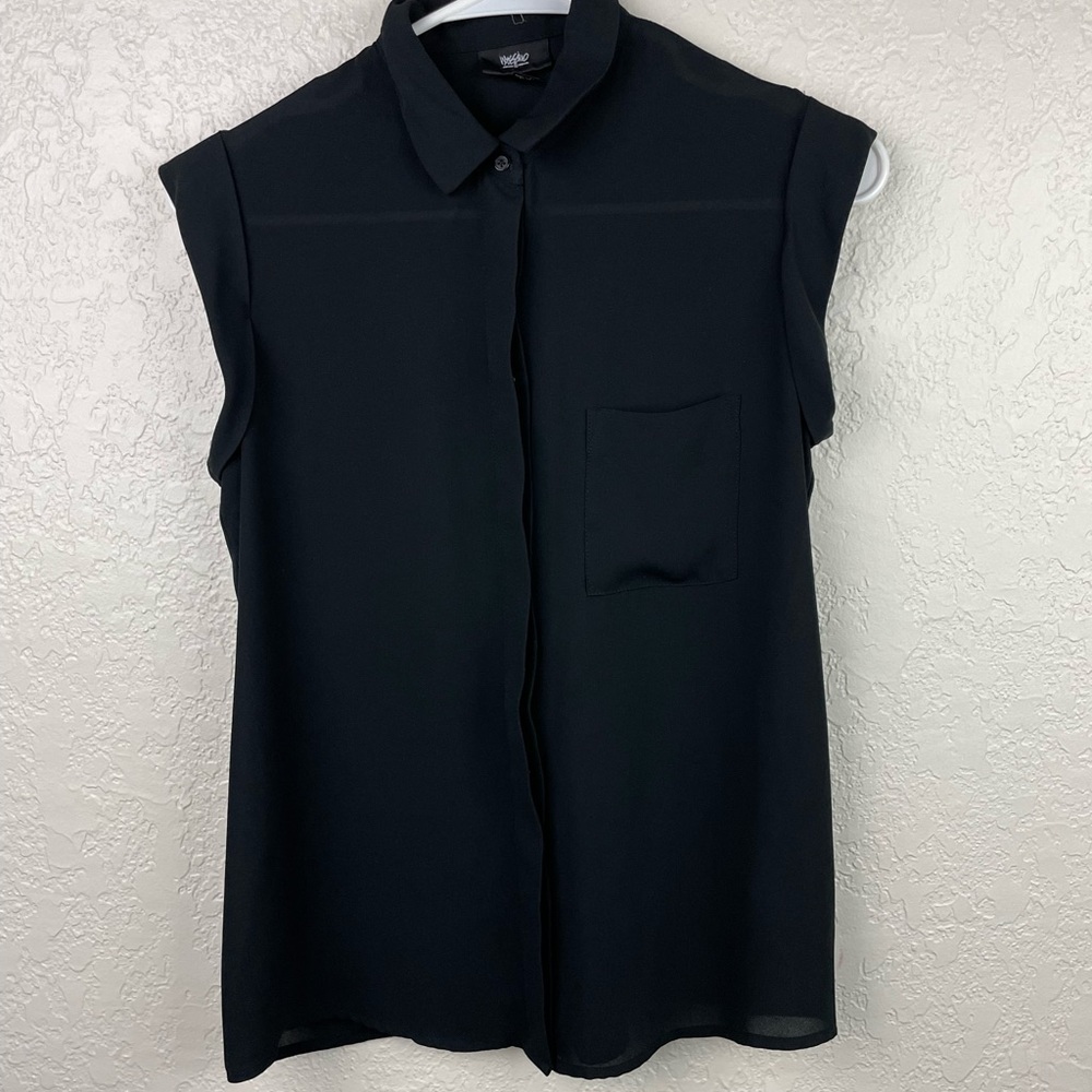 Mossimo black sleeveless button down blouse